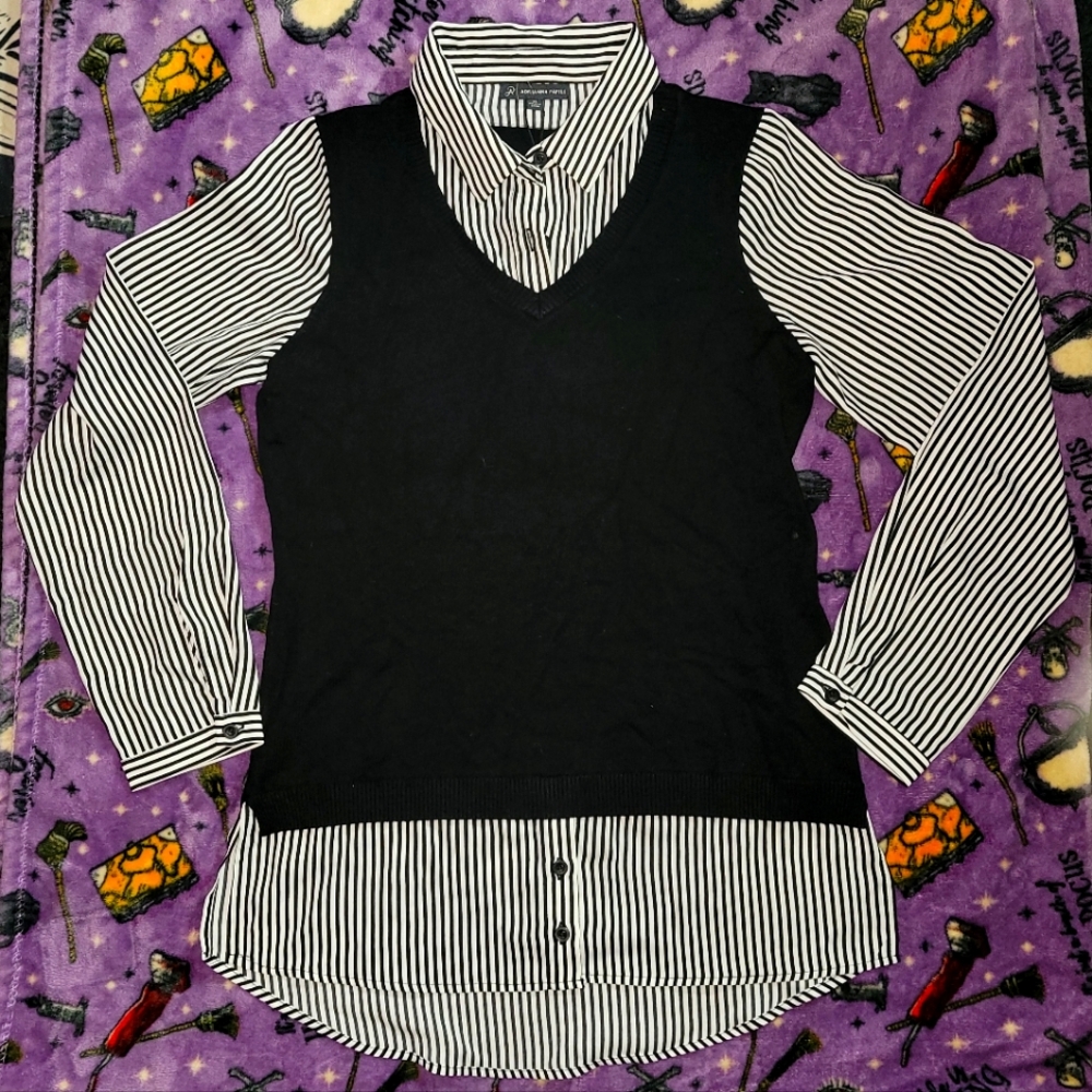 XS Black and White long sleeve shirt